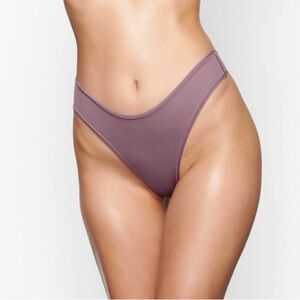 NWT Skims Fits Everybody Thong